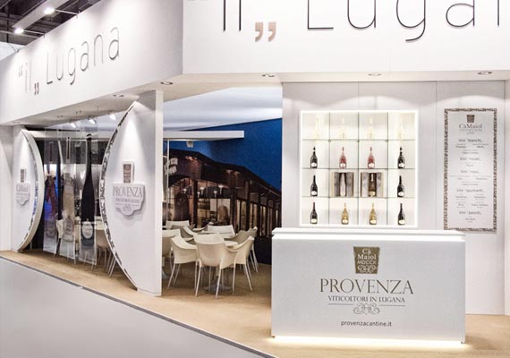 Allestimento grafiche, progetto, montaggio e disallestimento di 2 stand per il Vinitaly del 2013. <br> Cliente: Azienda Agricola Cà Maiol - Provenza.