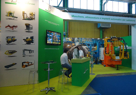 Allestimento grafiche, progetto, montaggio e disallestimento dello stand per Lamiera 2012. <br> Cliente: Meccanica Beretta Stefano.